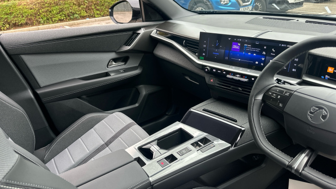 Vauxhall Grandland 157kW GS 73kWh 5dr Auto Electric Hatchback - Image 14